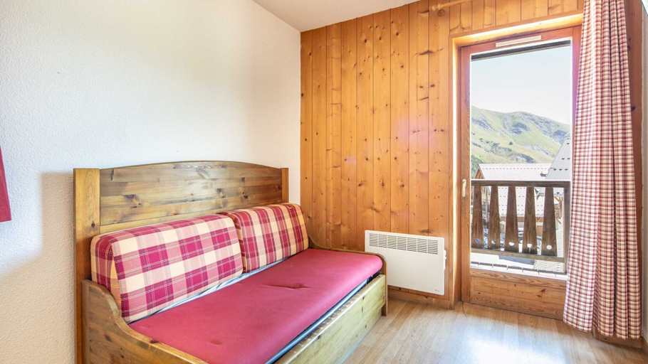 Living room 3, Cozy Alpine Apartment With Pool, Savoie