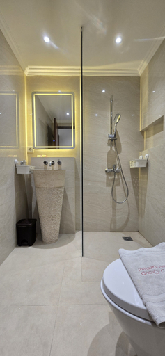 Bathroom 5, Nakula @ Waterplace Residence, Surabaya