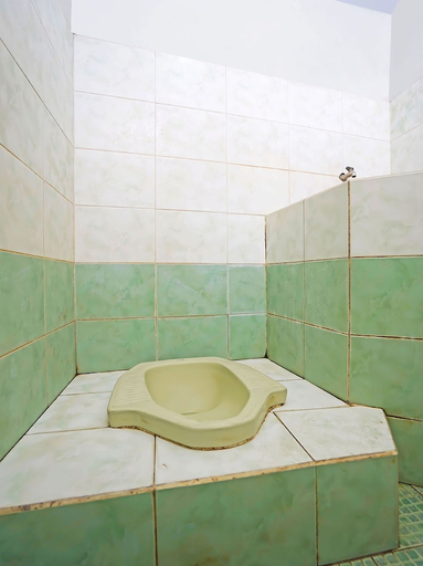 Bathroom 2, Hotel O Anugerah, Jember