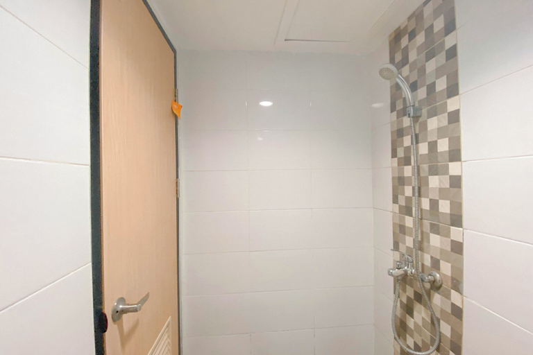 Bathroom 3, Warm Minimalist Studio Apartment The Alton, Semarang