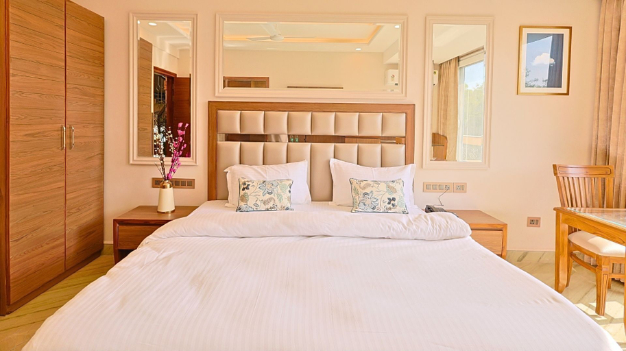 Room 2, FlxHo Horizon ONE - Luxury Hotel & Residences Golf Course Road, 2 Min from 42-43 Metro Station, Gurgaon