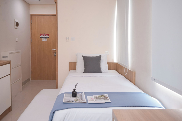 Room 3, Best Furnished Studio (No Kitchen) Apartment At B Residence, Tangerang Selatan
