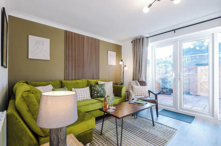 Living area 3, 4 Eversley Park, Cheshire West and Chester