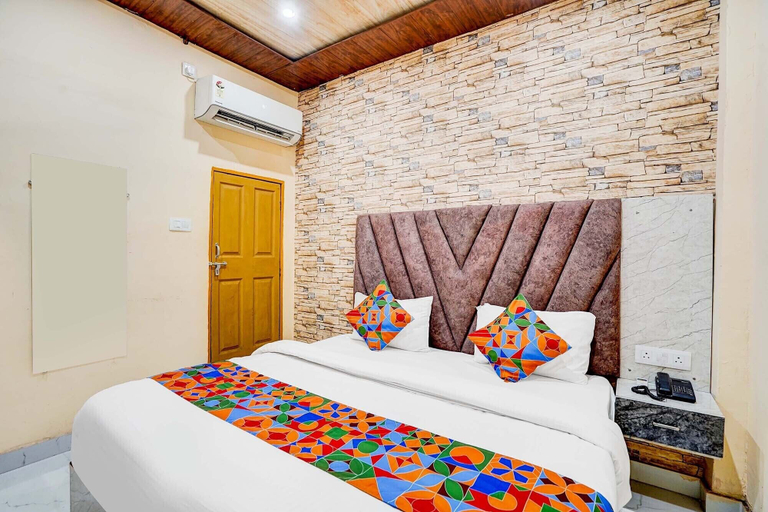Room 4, Fabhotel Ratraksh, Kanpur Nagar