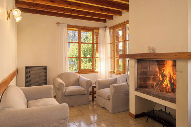 Living area 3, CABAÑA EN EL CENTRO, Lacar