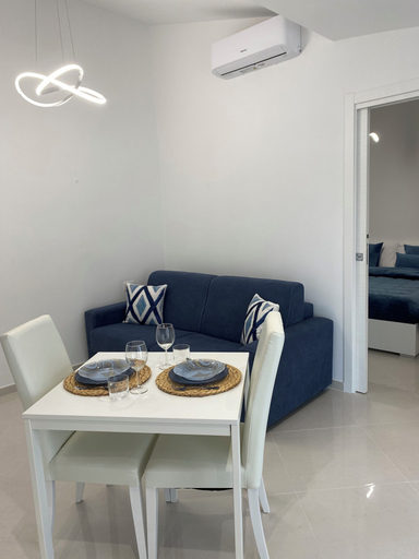 Others 5, LA PERLA AZZURRA, Latina