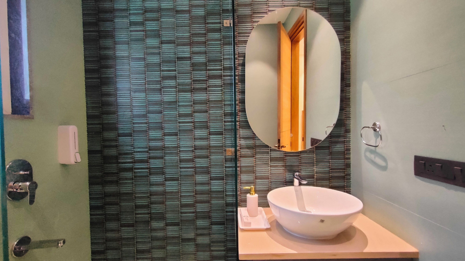 Bathroom 5, Let'stay DLF Phase- 1, Gurugram, Gurgaon