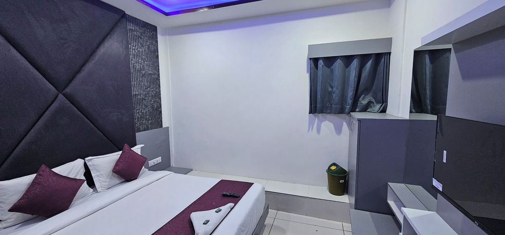 Room 3, Hotel S S Town, Vadodara