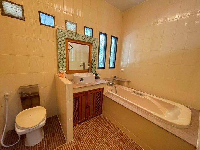 Bathroom 4, Saksaitarn Resort, K. Nikhom Pattan