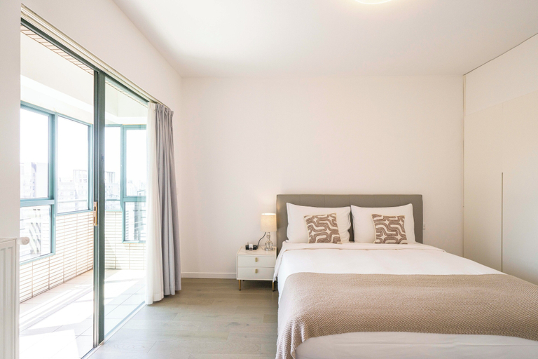 Room 5, Tyms Elegant 4BR 2BA Apt Xujiahui Malls, Shanghai