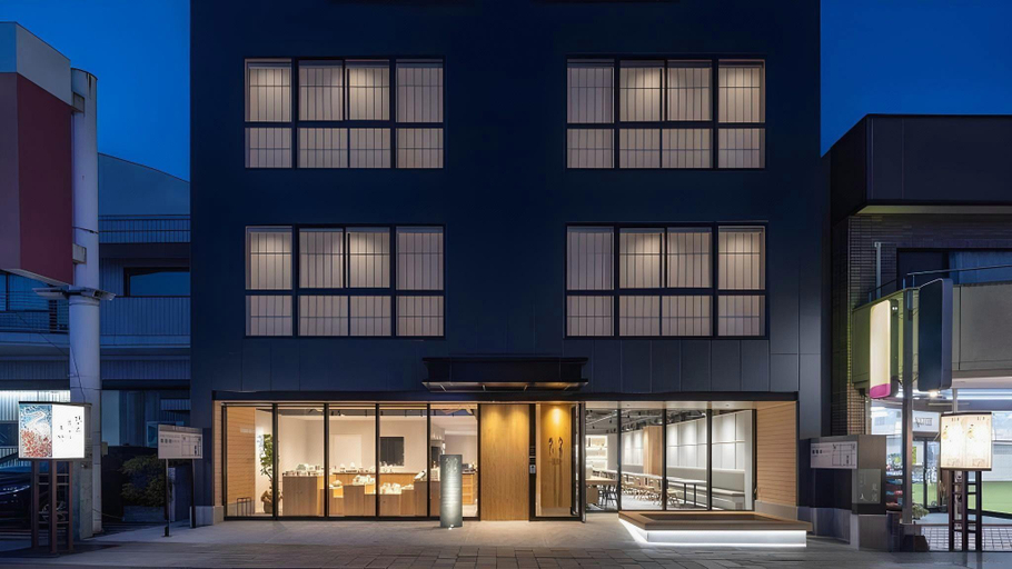 Exterior & Views