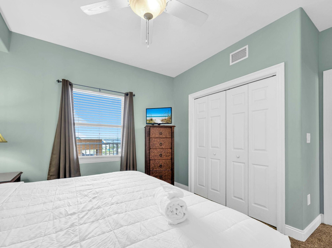 Bedroom 2, Treasure Island 605, Bay