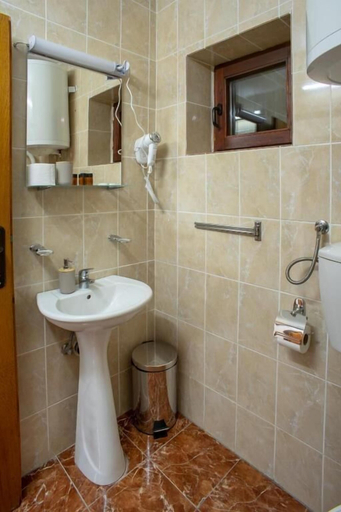 Bathroom 3, MB Hotel