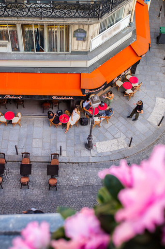 Outdoor dining, Magnificent 1br/4p Apartment - Montorgueil 4, Paris
