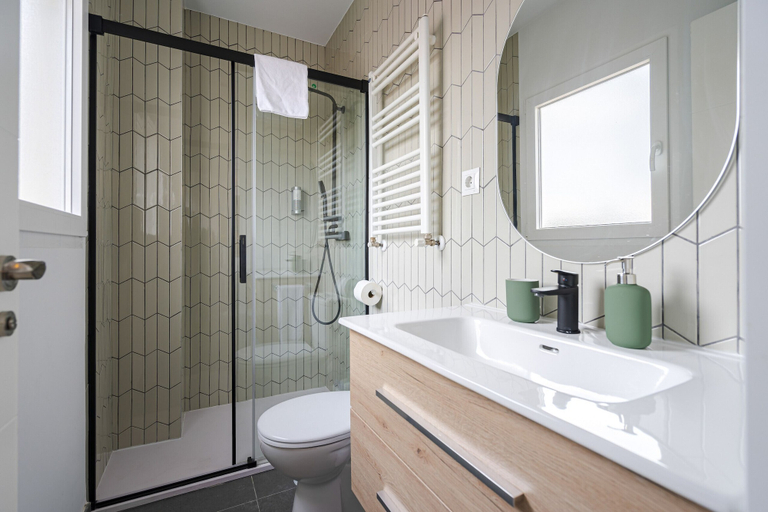 Bathroom 4, Vallecano Apartments by Olala Homes, Madrid
