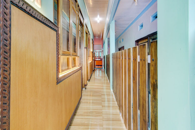 Lobby 3, Hotel O Sybilla Cafe & Homestay, Malang