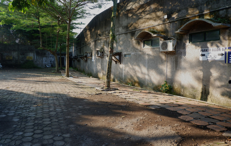 Parking 2, Omah Kebon Guest House, Temanggung