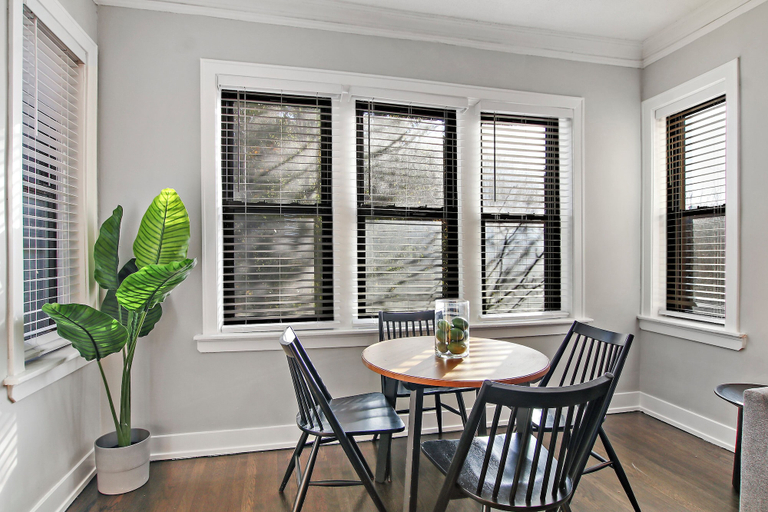 Dining room, Comfy 2BR - Sunnyside 2F, Cook