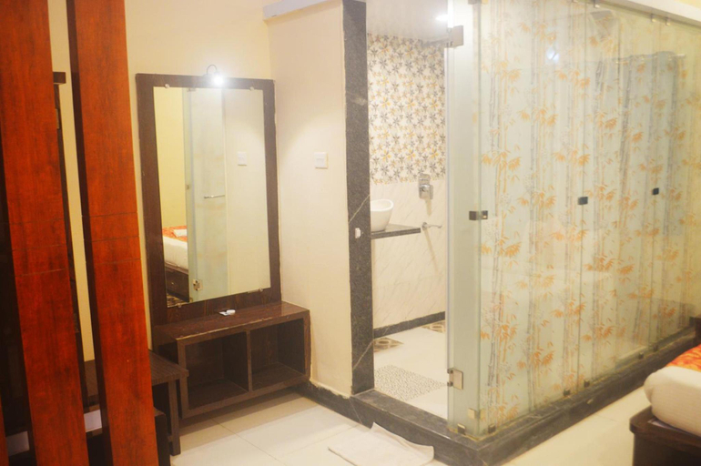 Bathroom, Hotel Sunrise N Resorts, Nagpur