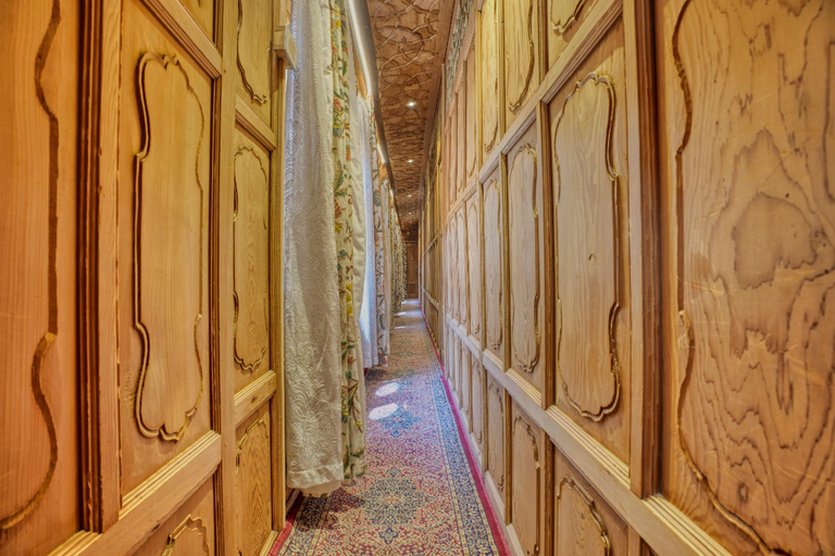 Public Area 3, New Alexandra Houseboats, Srinagar