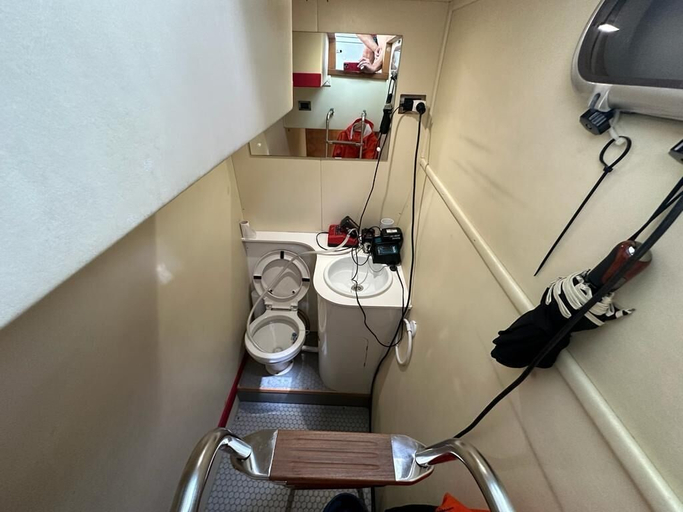 Bathroom 4, MOTORYACHT RAFFAELLI BONITA, Trieste