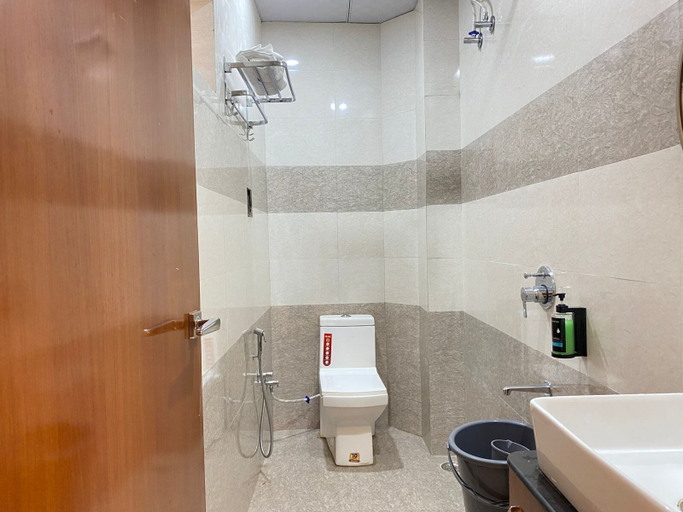 Bathroom 3, New Crown Plaza, Jodhpur