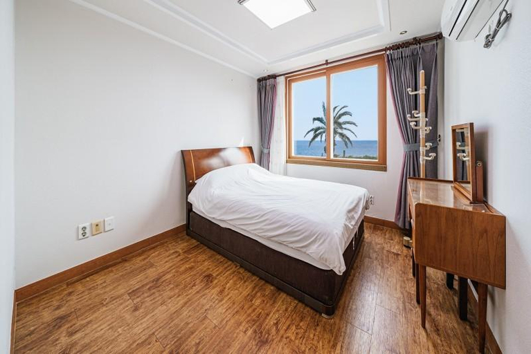 Bedroom 2, Tteuribada Pension, Seogwipo