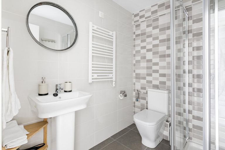 Bathroom 4, Cool Apartments by Olala Homes, Madrid
