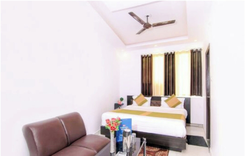 Room 2, Hotel Raj Put Charbagh Lucknow, Lucknow