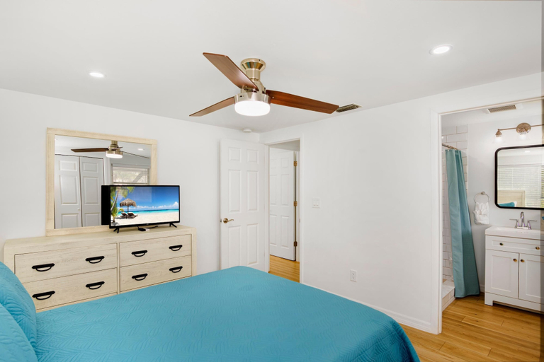 Bedroom 2, Seashell Blue, Lee
