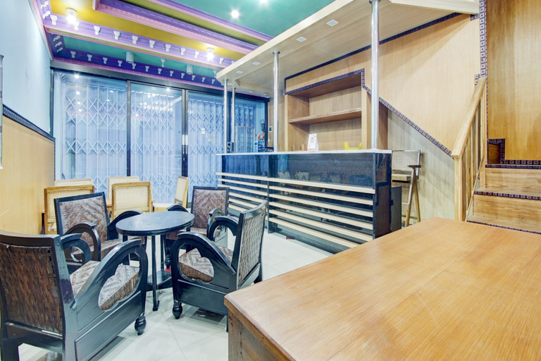 Reception 4, Hotel O Sybilla Cafe & Homestay, Malang