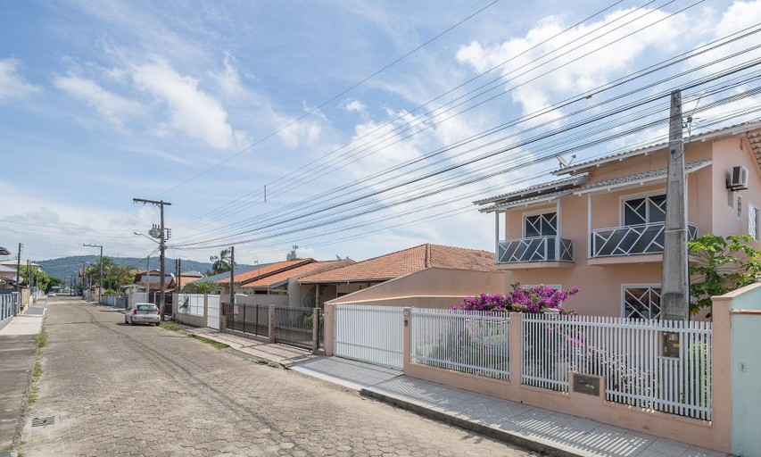 Exterior 4, 5BR Home w/ Pool in Penha Center Bsl190, Penha