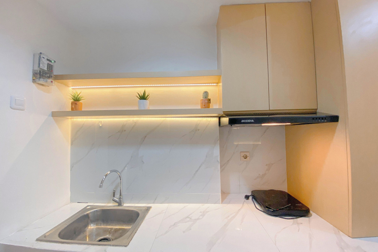 Private kitchen 2, Warm Minimalist Studio Apartment The Alton, Semarang