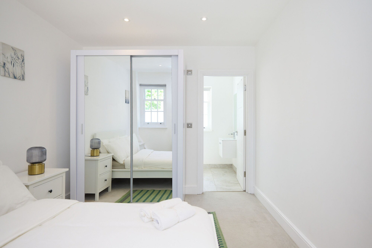Room 3, Countryside Edge Flat, Surrey