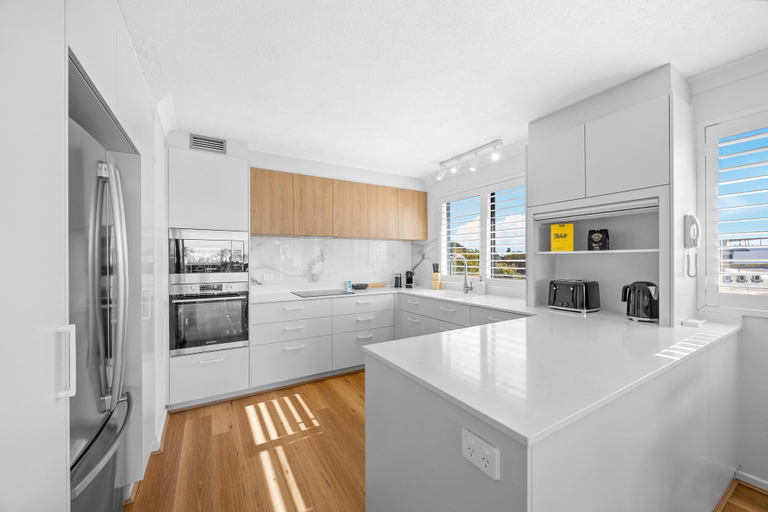 Kitchen 3, Stylish 4-Bed Townhouse with Panoramic Ocean Views, Manly