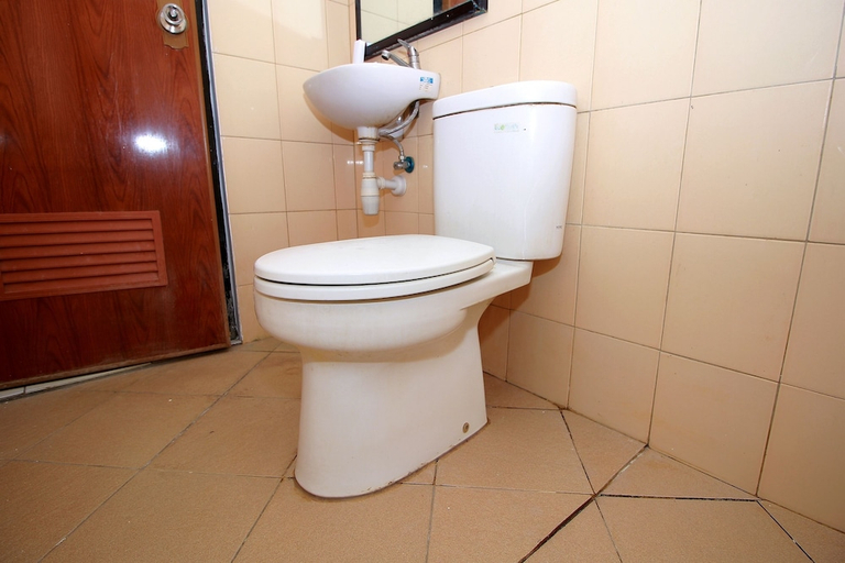 Bathroom 3, Hotel O Jati Exclusive Homestay, Bengkulu