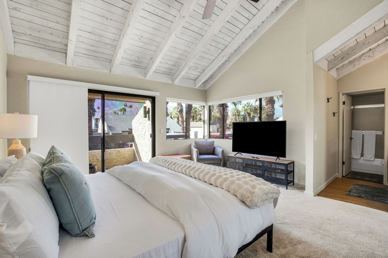 Room 3, Desert Blue River Retreat, Riverside