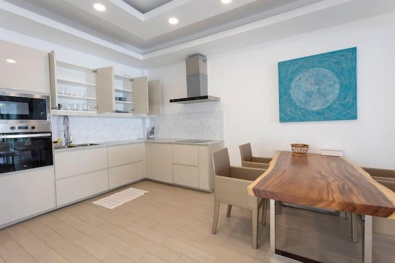 Private kitchen, 3BR Pool Villa Near Boat Avenue V29, Phuket Island