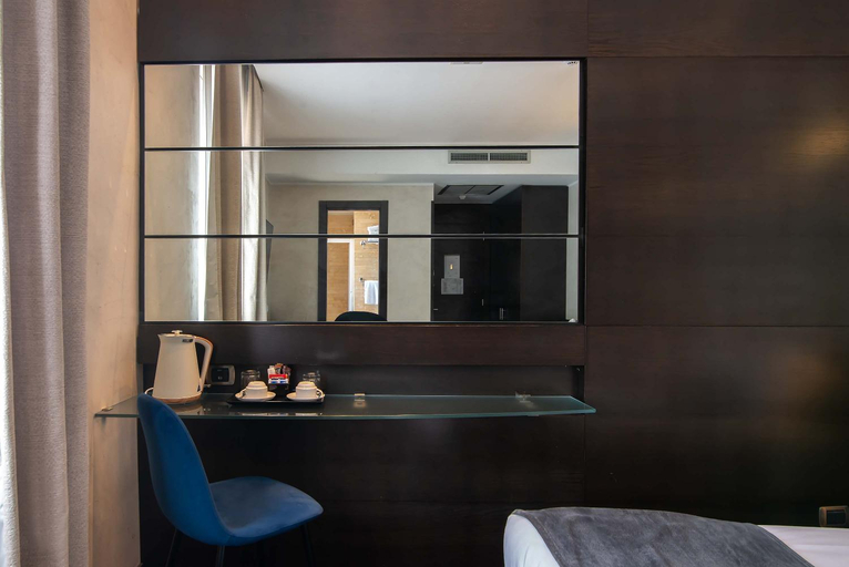 Bathroom 4, Hotel Accademia, Rome