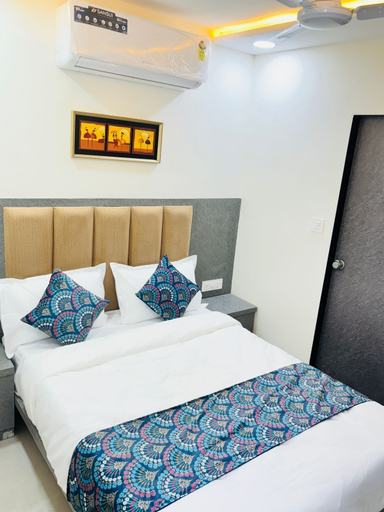 Room 4, Hotel Sun Icon, Ahmadabad