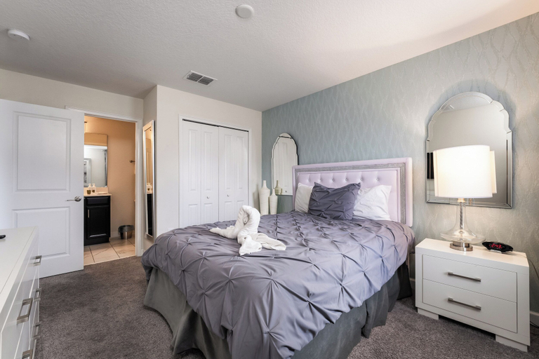 Room 2, Large 7BR Villa Pool Great for Families, Osceola
