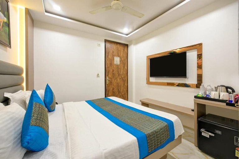 Room 4, Bhartiya Guest House-Paharganj-NDLS, Delhi