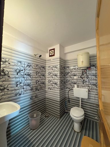 Bathroom 5, Balaji sadan vrindavan AC Room, Mathura