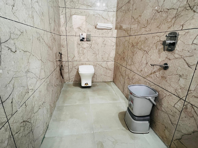 Bathroom 5, Hotel Hare Krishna Dham, Mathura