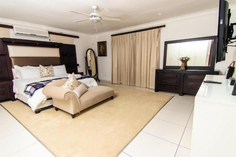 Bedroom, Royal Guesthouse, Uthungulu