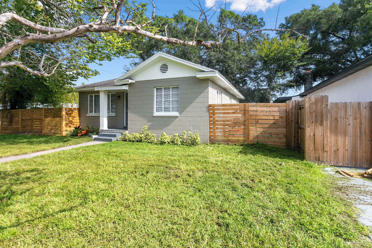 Exterior 3, Downtown Escape - For 10, Hillsborough