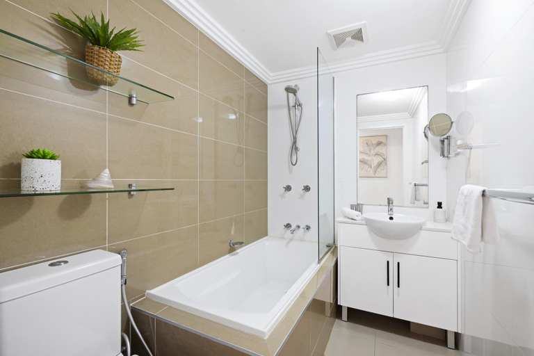 Bathroom 3, Bright 2-Bed Apartment Near Narrabeen Beach, Sydney