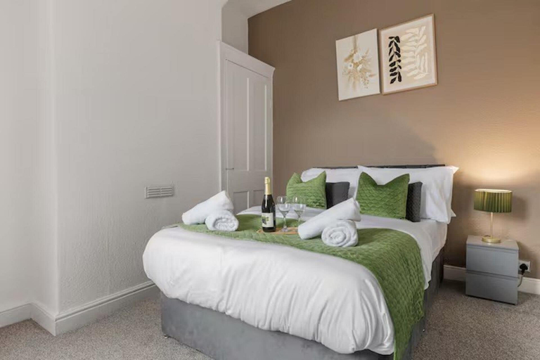 Room 5, Family - Sleeps 6 - Garden - Parking, Stockport