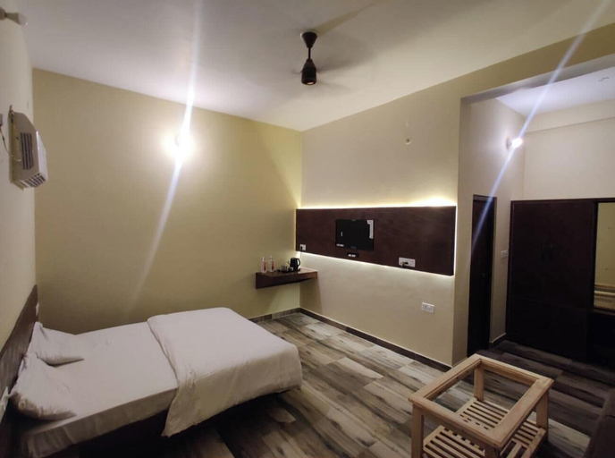 Room 5, The Vishwanath Palace, Sitapur