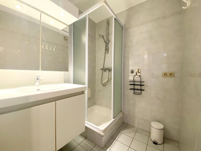 Bathroom, Apartment in Nieuwpoort with Sea Views, West-Vlaanderen
